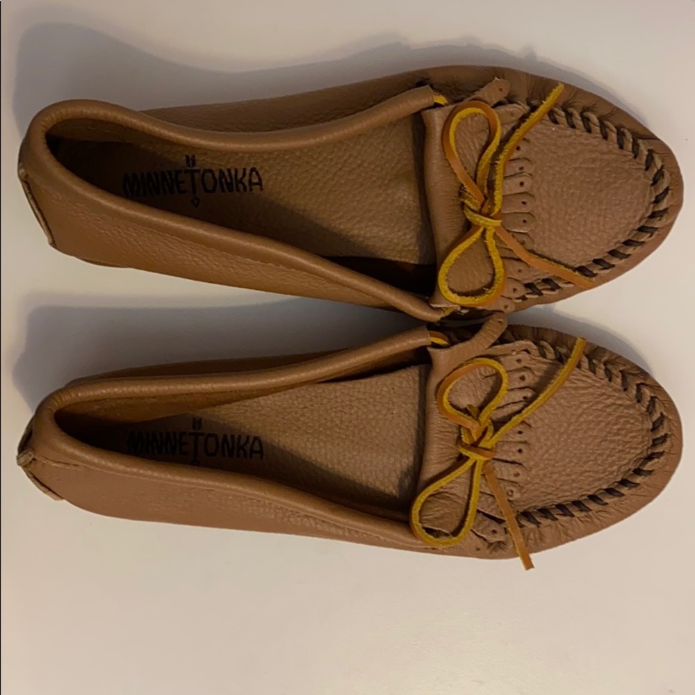 Brand New Minnetonka Deerskin Moccasins